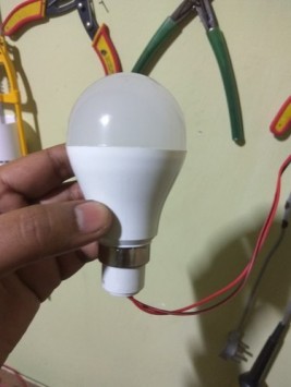 9 Watt DC LED Bulb