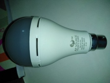 9 Watt Rechargeable LED Bulb